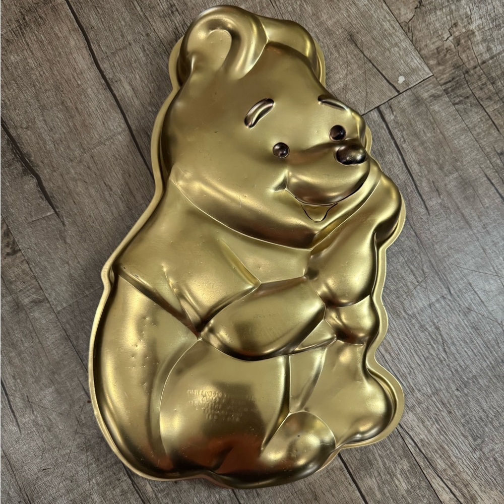 Wilton Winnie the Pooh Aluminum Cake Pan Vintage Disney Gold Tone 2105-3000